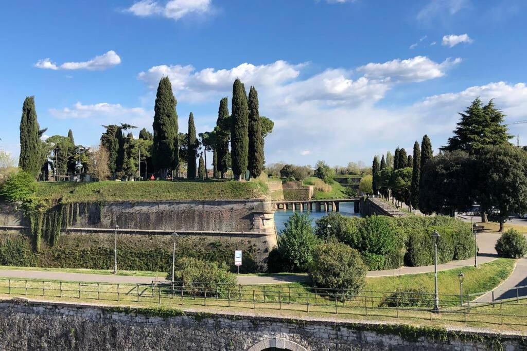 *Central Lakeside Apt*Swimming Pool & Free Parking Peschiera del Garda Exterior foto